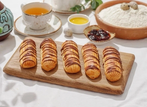 Эклер с заварным кремом